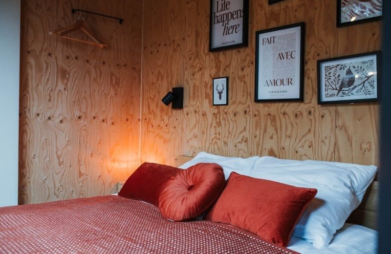 7 masterbedroominside