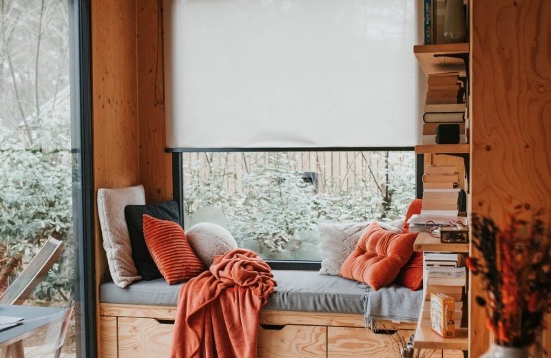 9 livingroombooksgames